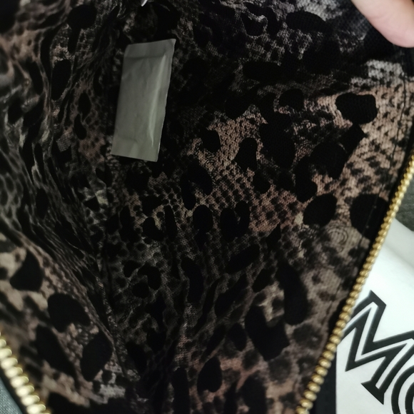 SOLD NWT MCM Signature Liz Reversible Tote Limited - Picture 7 of 14